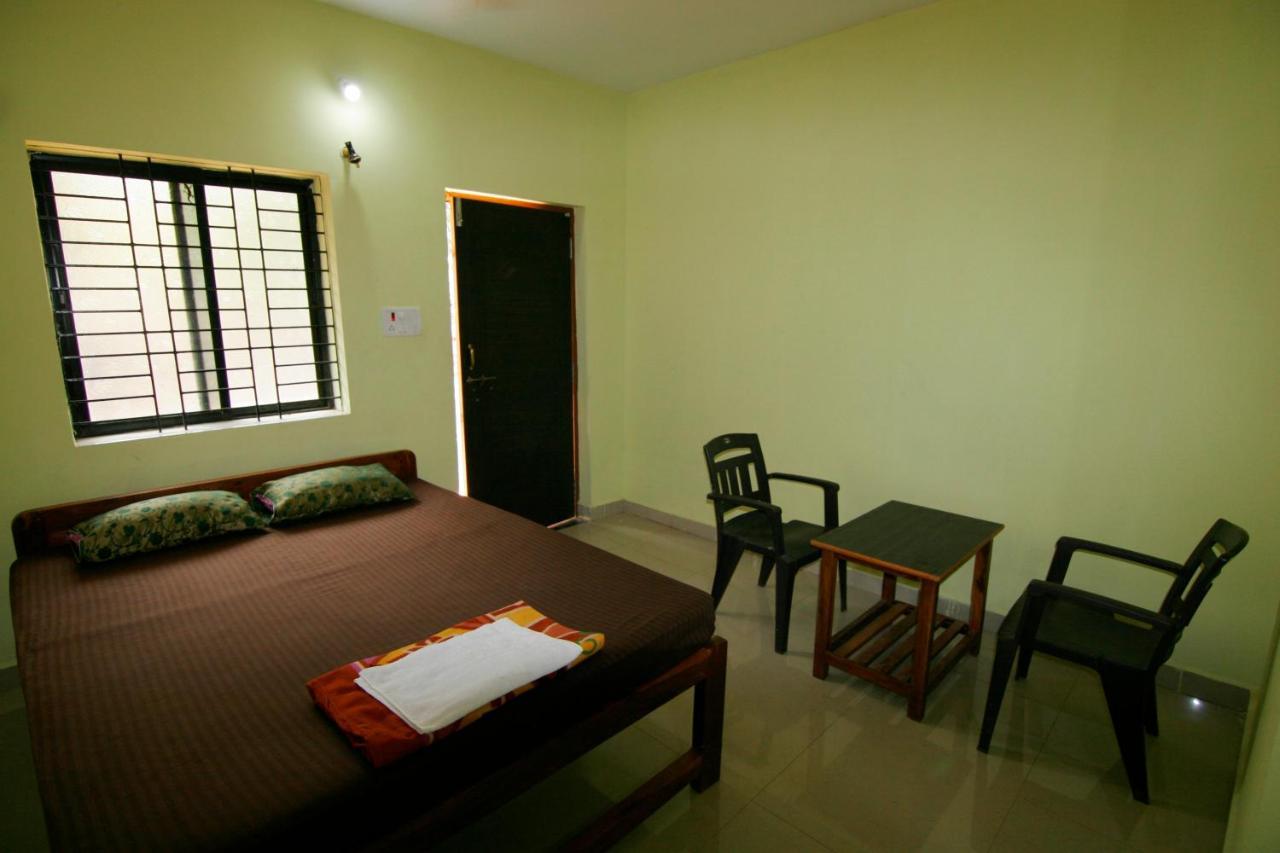 Rudra Holidays Guest House อารัมบล ภายนอก รูปภาพ